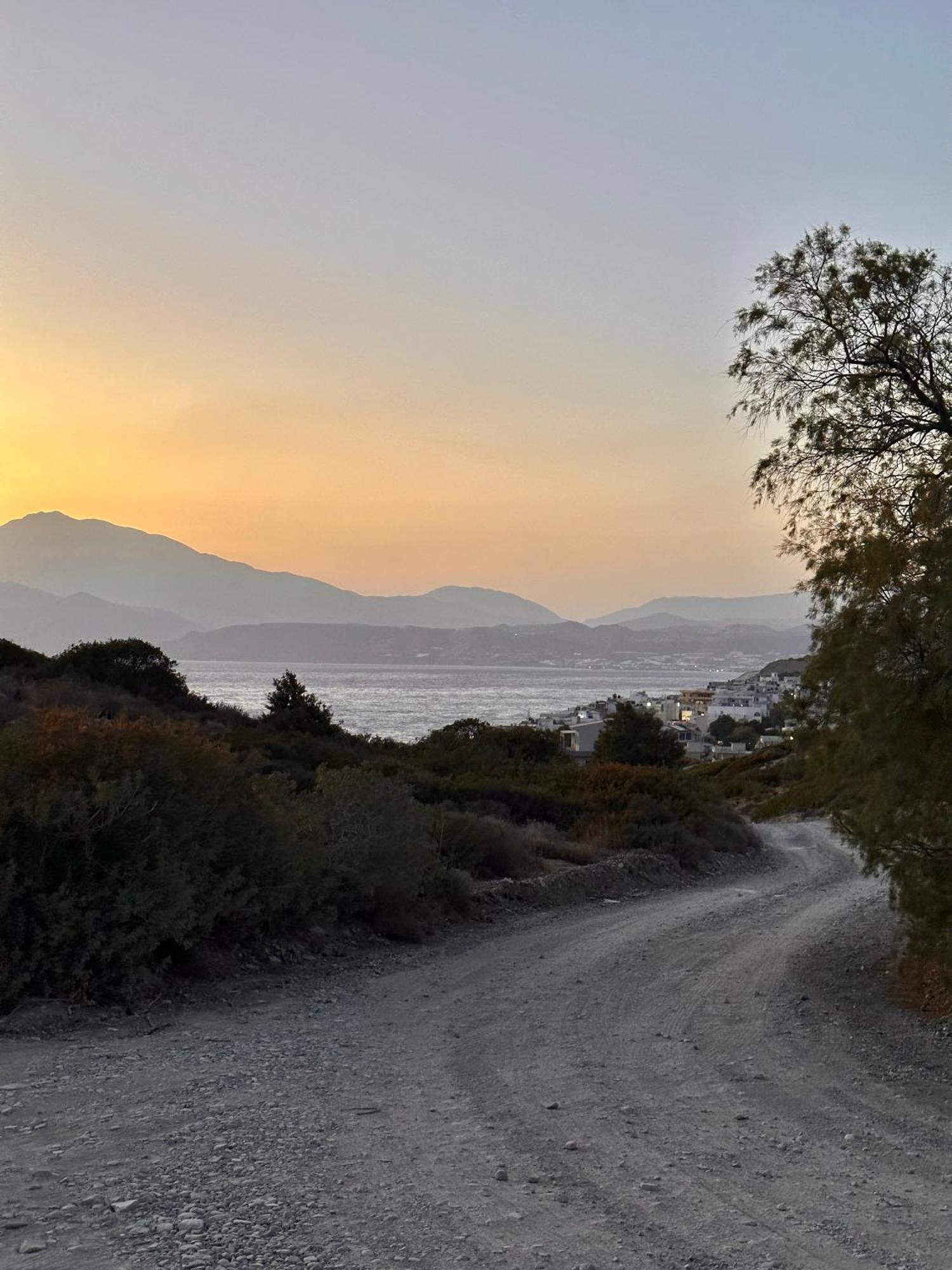 Komos Beach Estate คาลามากิ ภายนอก รูปภาพ